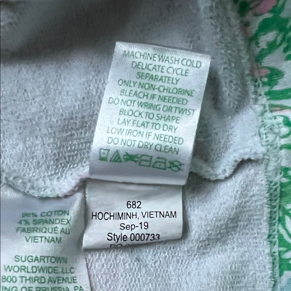 Lilly Pulitzer ⭐️ Green and Pink Patterned Top Size S - Picture 13 of 13